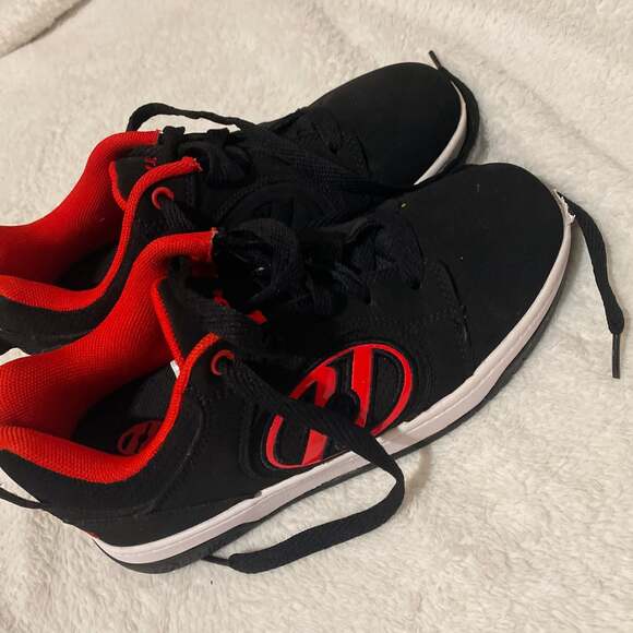 Heelys Black and Red Wheeled Sneakers, Skate Shoes, Kids Size 5 - Picture 3 of 5